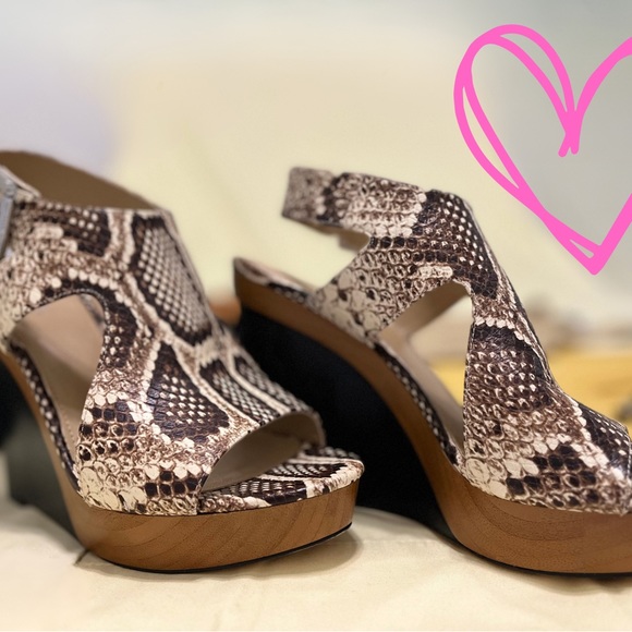 NWOT Michael Kors shoes - Animal print 6.5M - Picture 3 of 6